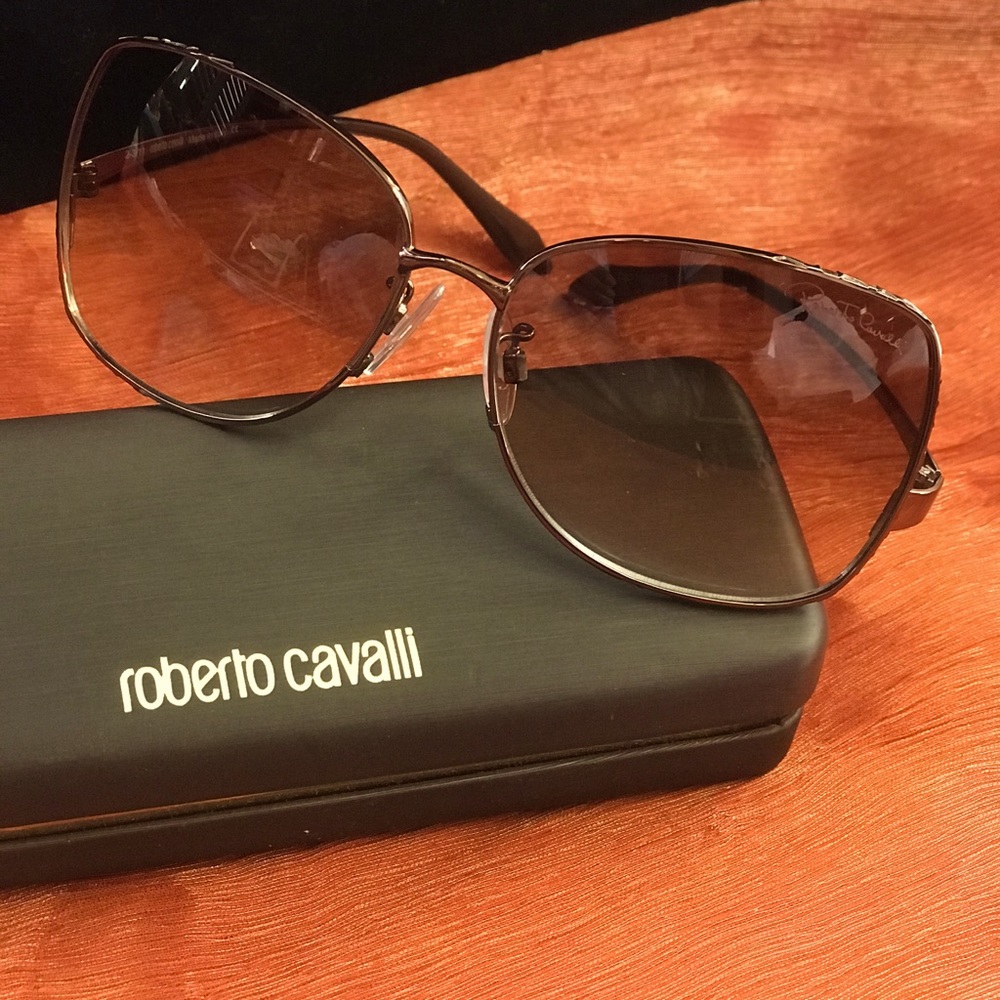 Roberto CavalliMODEL: RC 660SCOLOR CODE: 48FFRAME
